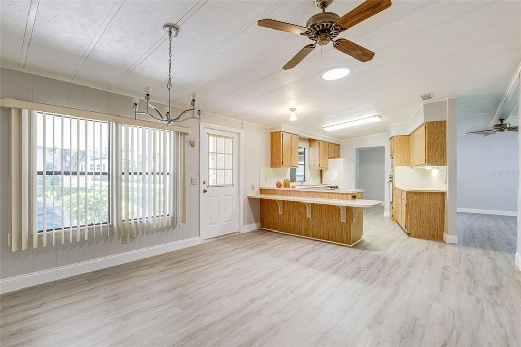 For Sale: $129,900 (2 beds, 2 baths, 1080 Square Feet)