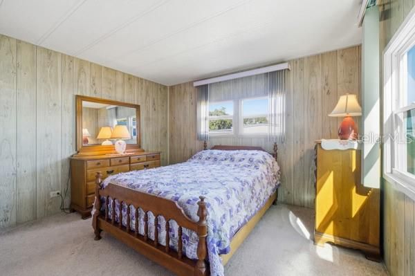 For Sale: $129,900 (2 beds, 2 baths, 1080 Square Feet)