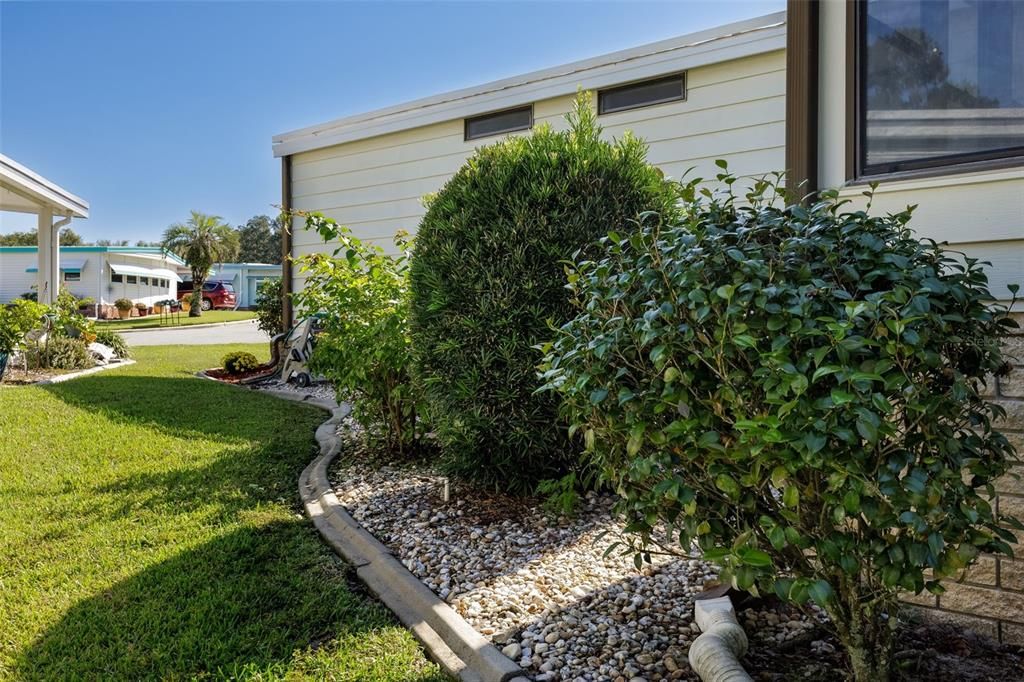 For Sale: $129,900 (2 beds, 2 baths, 1080 Square Feet)