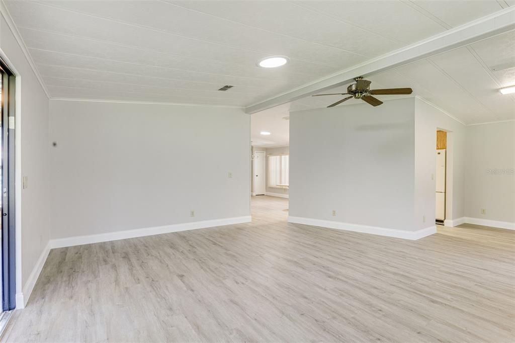 For Sale: $129,900 (2 beds, 2 baths, 1080 Square Feet)