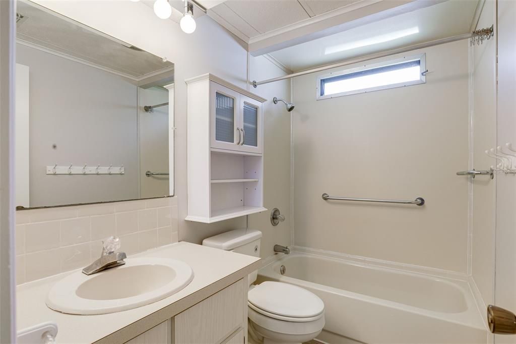 For Sale: $129,900 (2 beds, 2 baths, 1080 Square Feet)