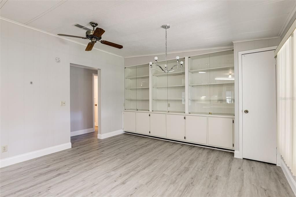 For Sale: $129,900 (2 beds, 2 baths, 1080 Square Feet)