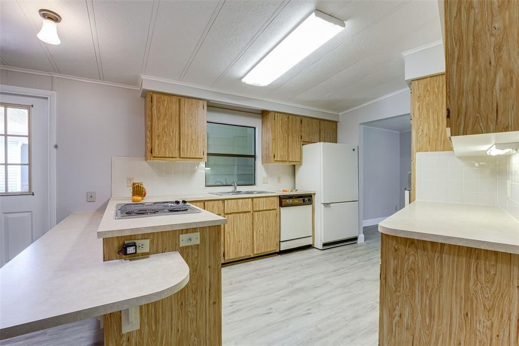 For Sale: $129,900 (2 beds, 2 baths, 1080 Square Feet)