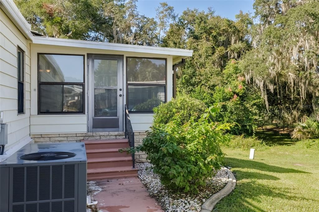 For Sale: $129,900 (2 beds, 2 baths, 1080 Square Feet)