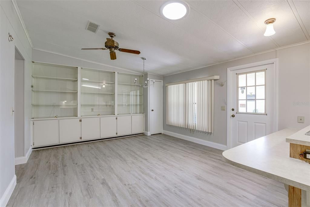 For Sale: $129,900 (2 beds, 2 baths, 1080 Square Feet)