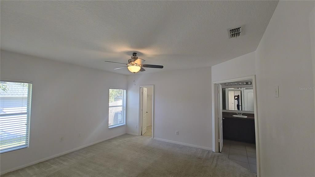 待售: $449,900 (4 贝兹, 2 浴室, 2423 平方英尺)