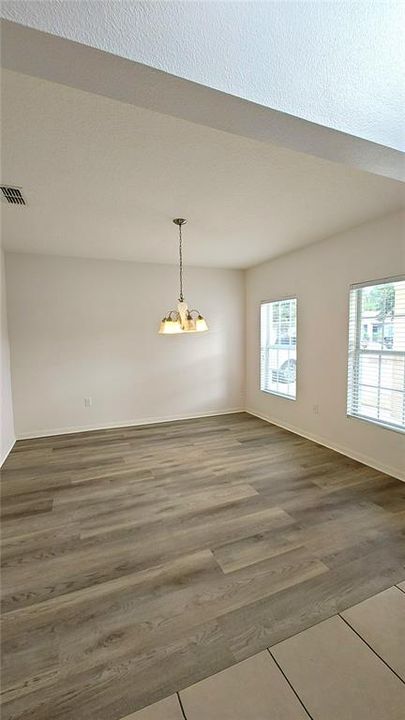 待售: $449,900 (4 贝兹, 2 浴室, 2423 平方英尺)