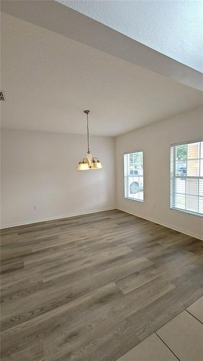 待售: $449,900 (4 贝兹, 2 浴室, 2423 平方英尺)