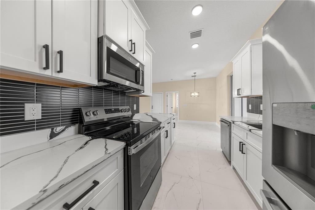 En Venta: $254,900 (3 camas, 2 baños, 1249 Pies cuadrados)