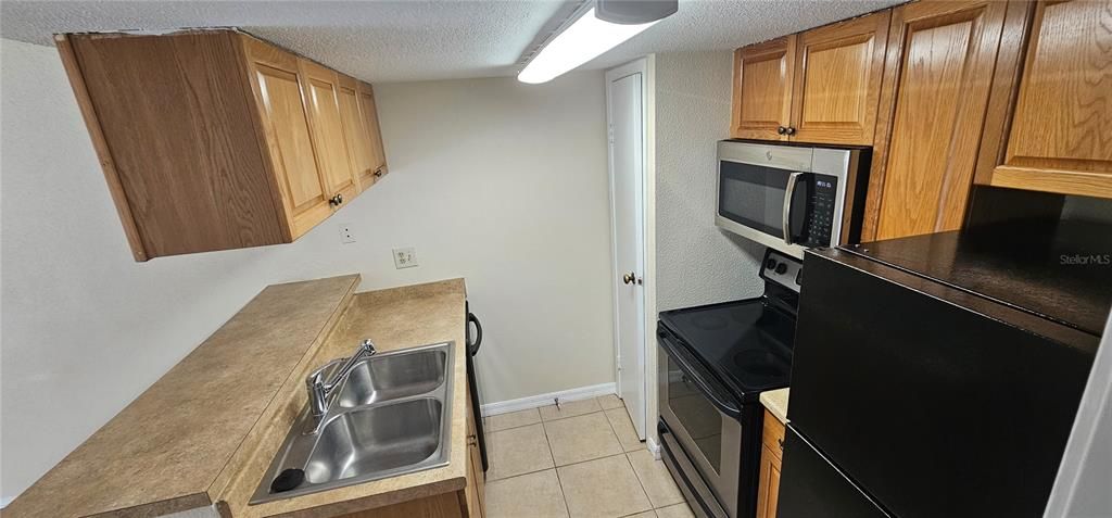 For Rent: $1,350 (1 beds, 1 baths, 525 Square Feet)