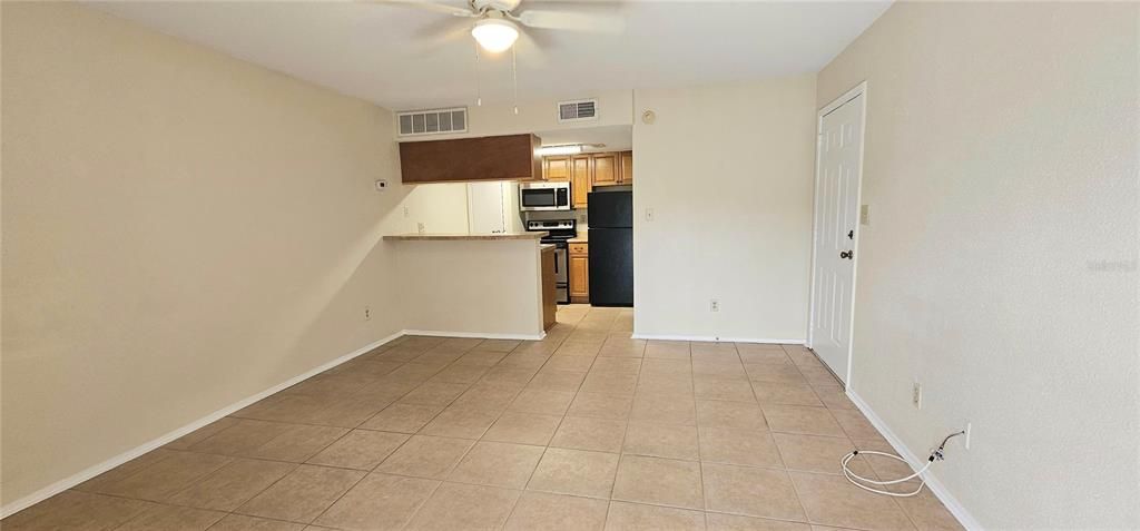 For Rent: $1,350 (1 beds, 1 baths, 525 Square Feet)