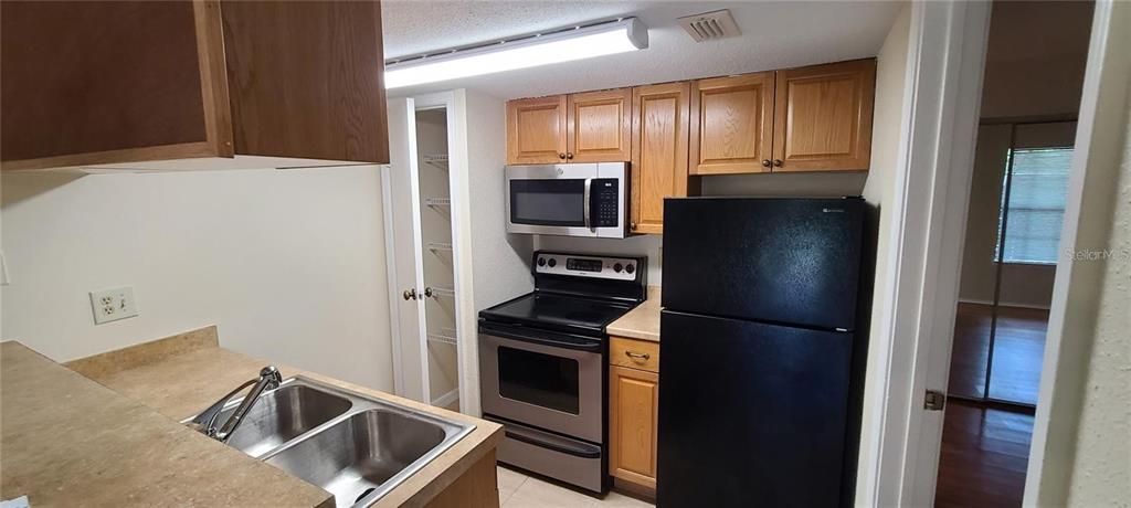 For Rent: $1,350 (1 beds, 1 baths, 525 Square Feet)