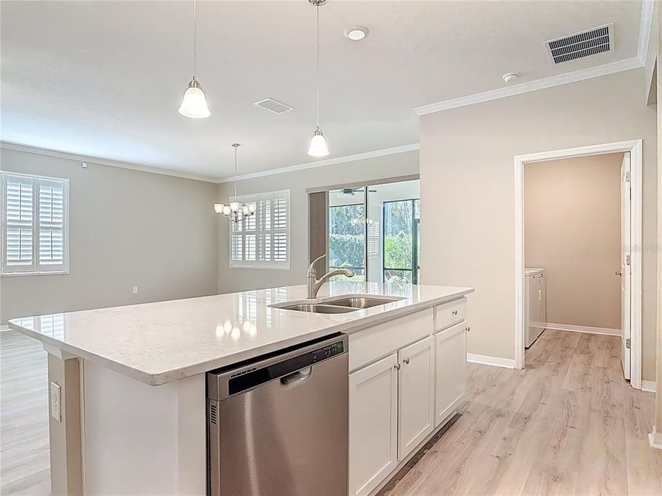 На продажу: $409,900 (3 спален, 2 ванн, 1825 Квадратных фут)