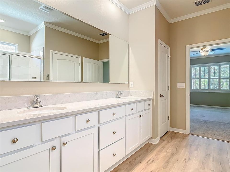 На продажу: $409,900 (3 спален, 2 ванн, 1825 Квадратных фут)