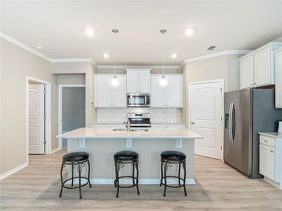 На продажу: $409,900 (3 спален, 2 ванн, 1825 Квадратных фут)