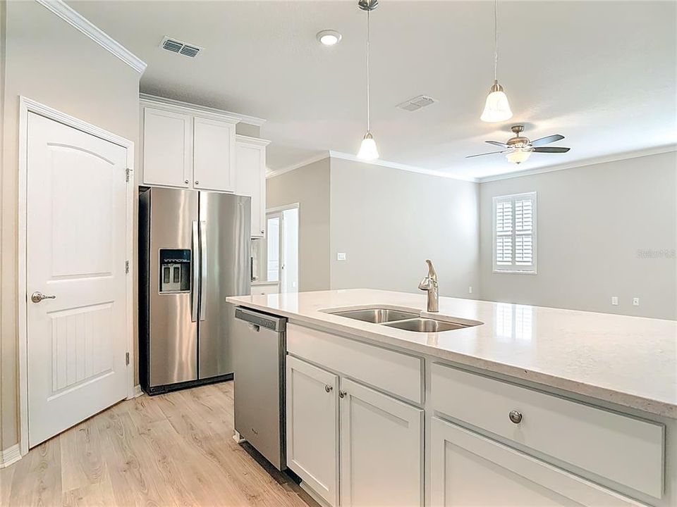 На продажу: $409,900 (3 спален, 2 ванн, 1825 Квадратных фут)