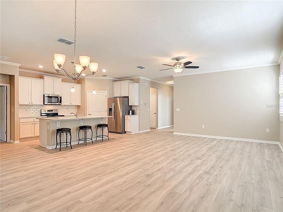 На продажу: $409,900 (3 спален, 2 ванн, 1825 Квадратных фут)