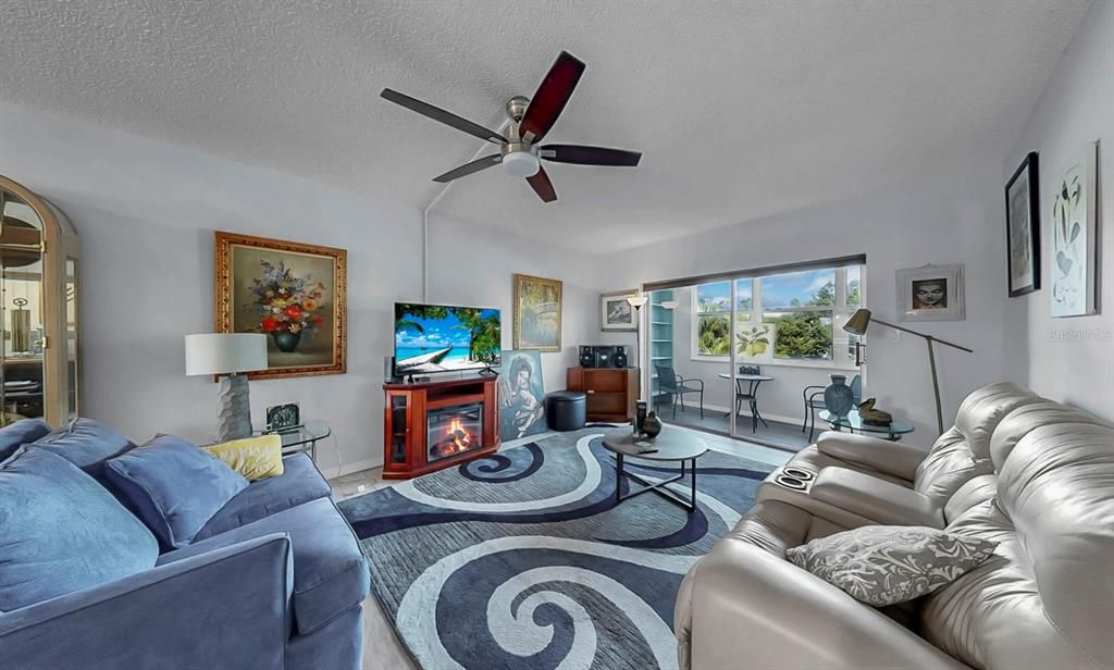 待售: $249,900 (2 贝兹, 1 浴室, 1085 平方英尺)