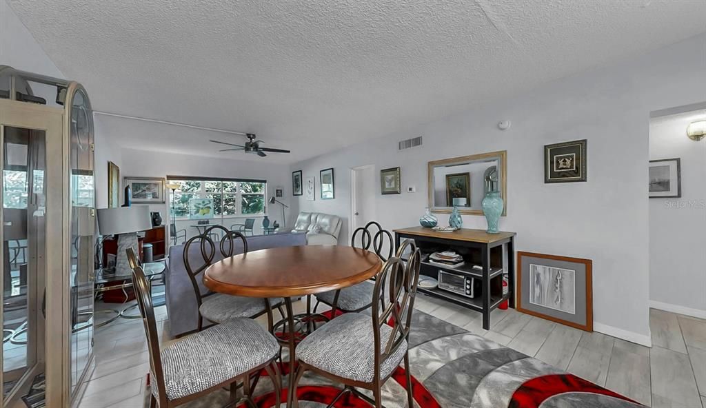 待售: $249,900 (2 贝兹, 1 浴室, 1085 平方英尺)