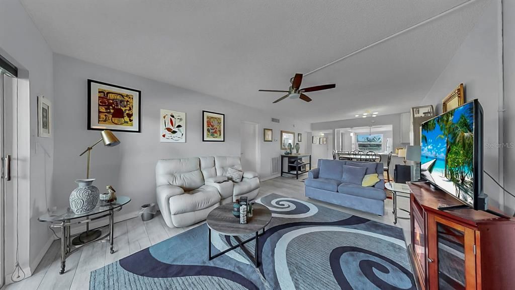 待售: $249,900 (2 贝兹, 1 浴室, 1085 平方英尺)