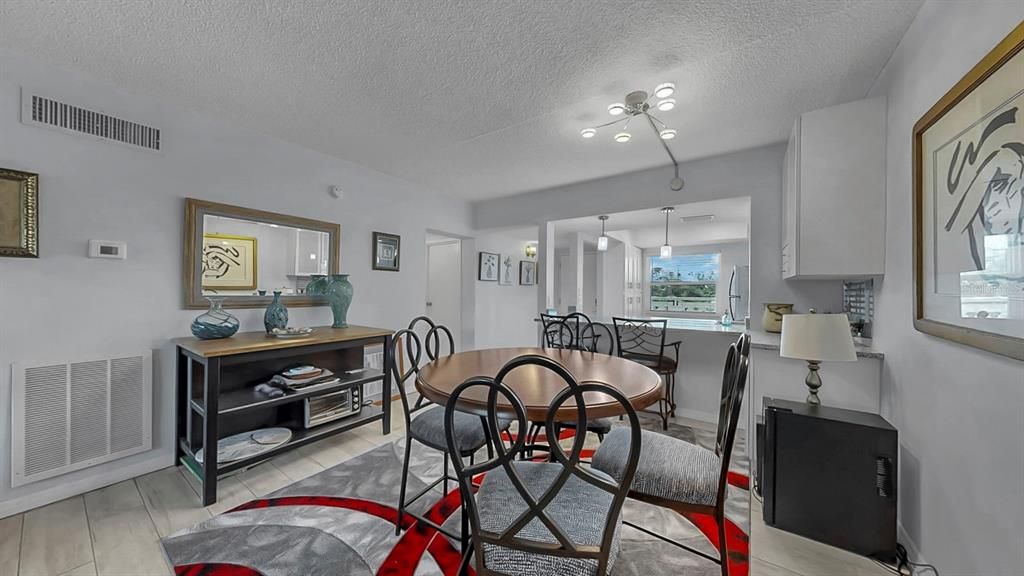 待售: $249,900 (2 贝兹, 1 浴室, 1085 平方英尺)