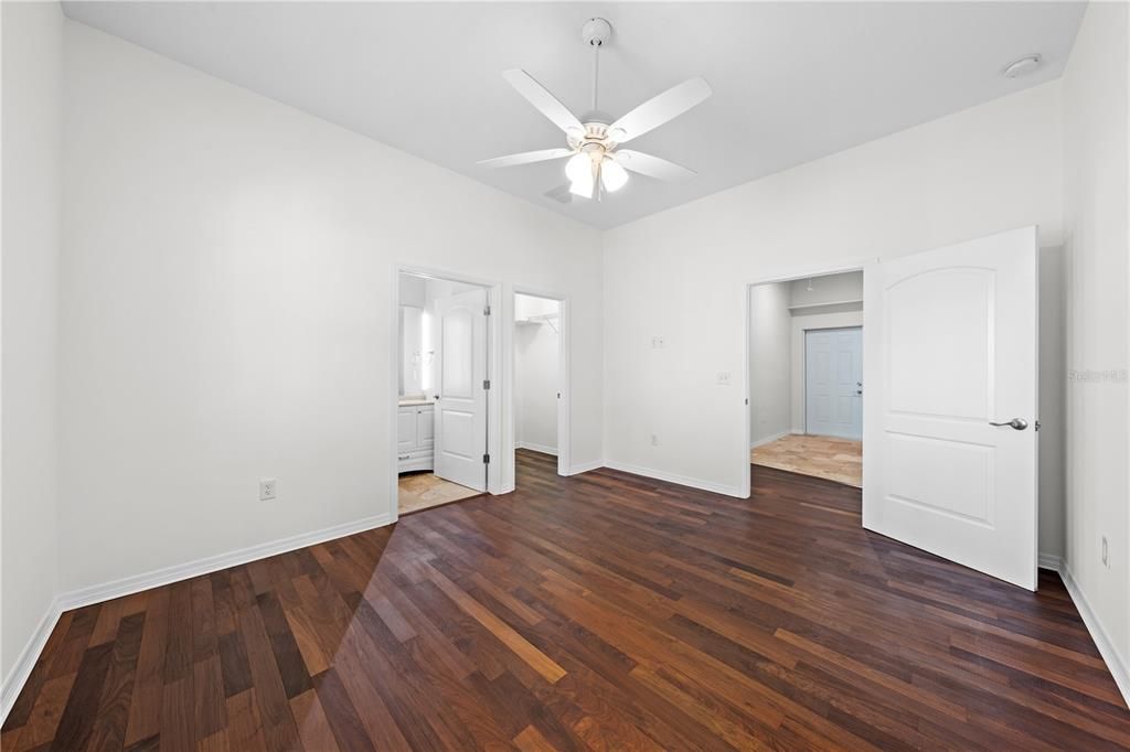 For Sale: $975,000 (6 beds, 6 baths, 3791 Square Feet)