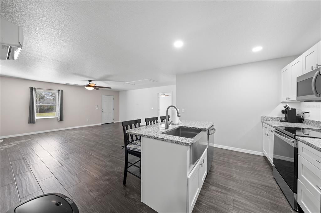 For Sale: $975,000 (6 beds, 6 baths, 3791 Square Feet)