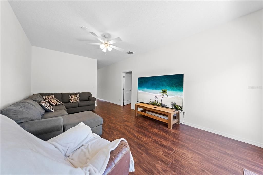 For Sale: $975,000 (6 beds, 6 baths, 3791 Square Feet)