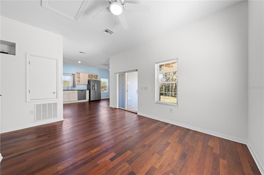 For Sale: $975,000 (6 beds, 6 baths, 3791 Square Feet)