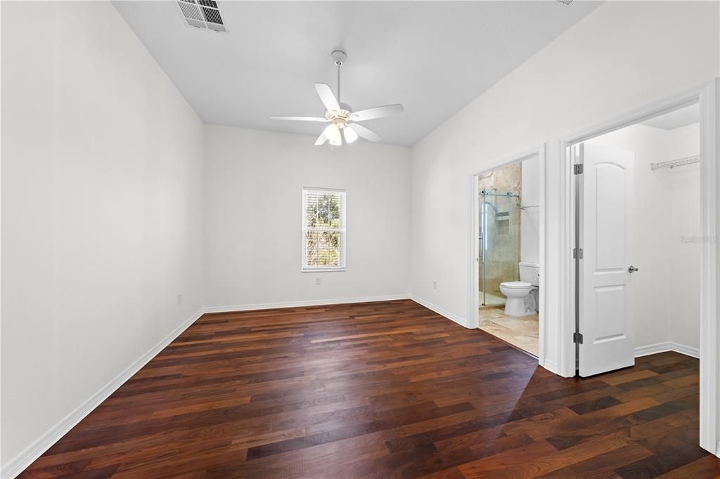 For Sale: $975,000 (6 beds, 6 baths, 3791 Square Feet)