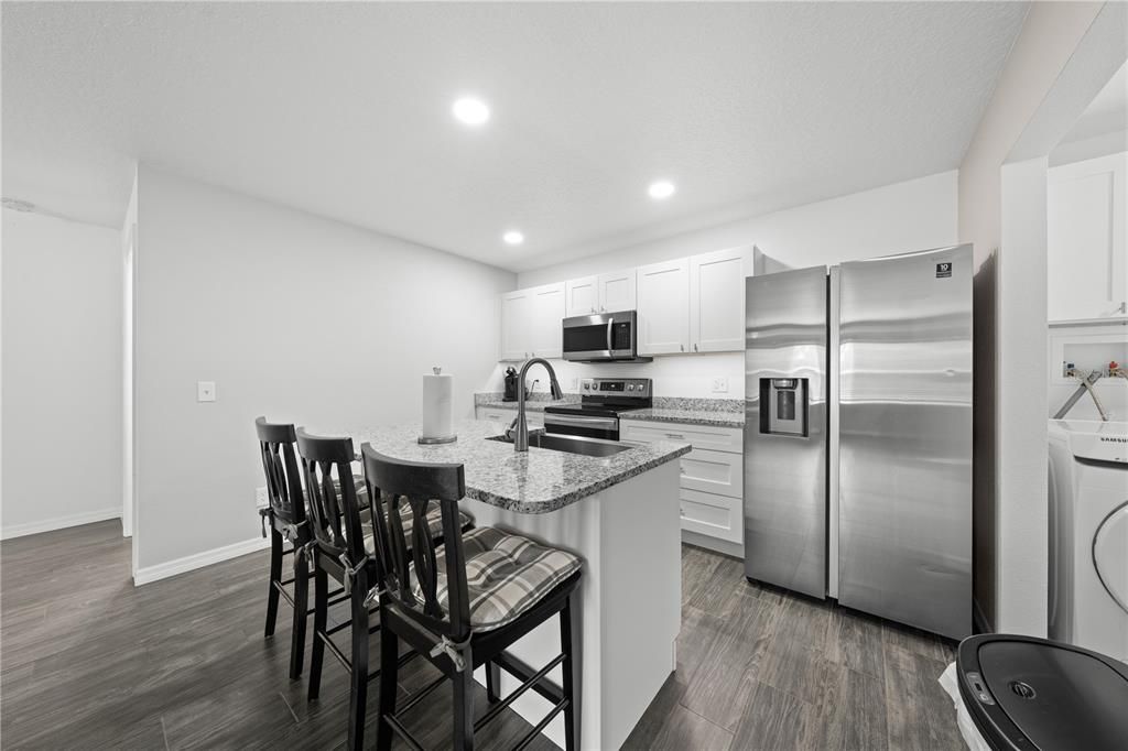 For Sale: $975,000 (6 beds, 6 baths, 3791 Square Feet)