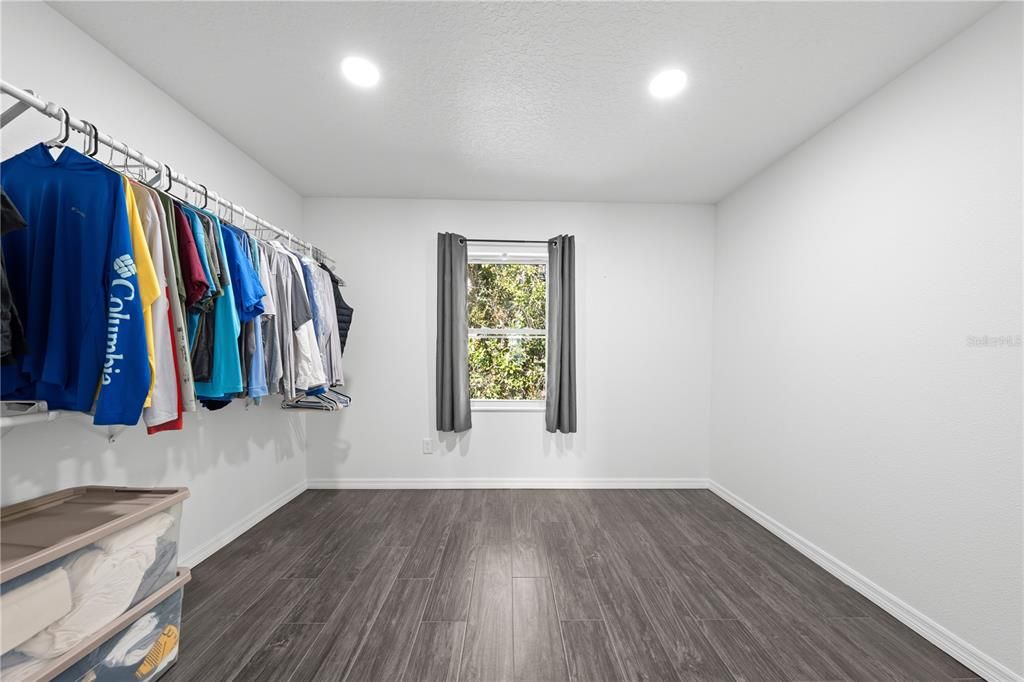 For Sale: $975,000 (6 beds, 6 baths, 3791 Square Feet)