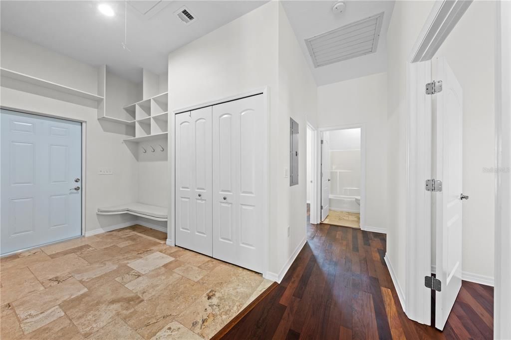 For Sale: $975,000 (6 beds, 6 baths, 3791 Square Feet)