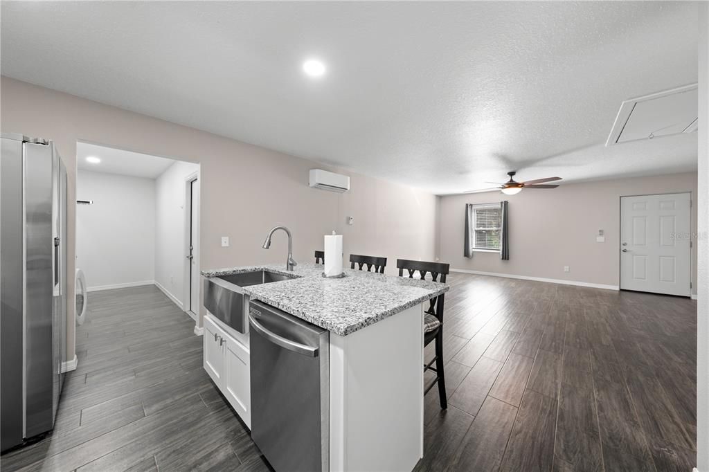 For Sale: $975,000 (6 beds, 6 baths, 3791 Square Feet)