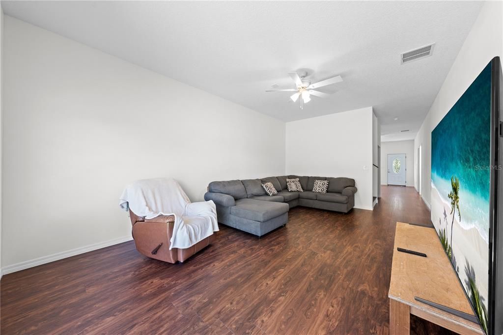 For Sale: $975,000 (6 beds, 6 baths, 3791 Square Feet)