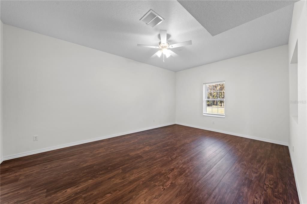 For Sale: $975,000 (6 beds, 6 baths, 3791 Square Feet)