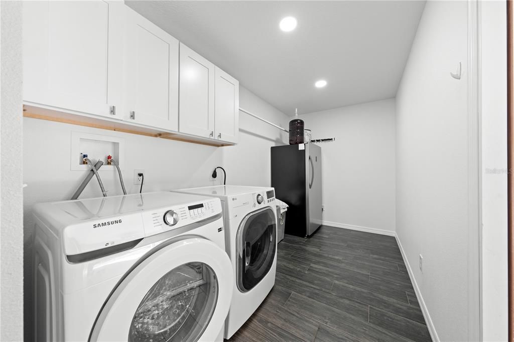 For Sale: $975,000 (6 beds, 6 baths, 3791 Square Feet)