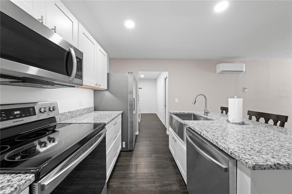 For Sale: $975,000 (6 beds, 6 baths, 3791 Square Feet)