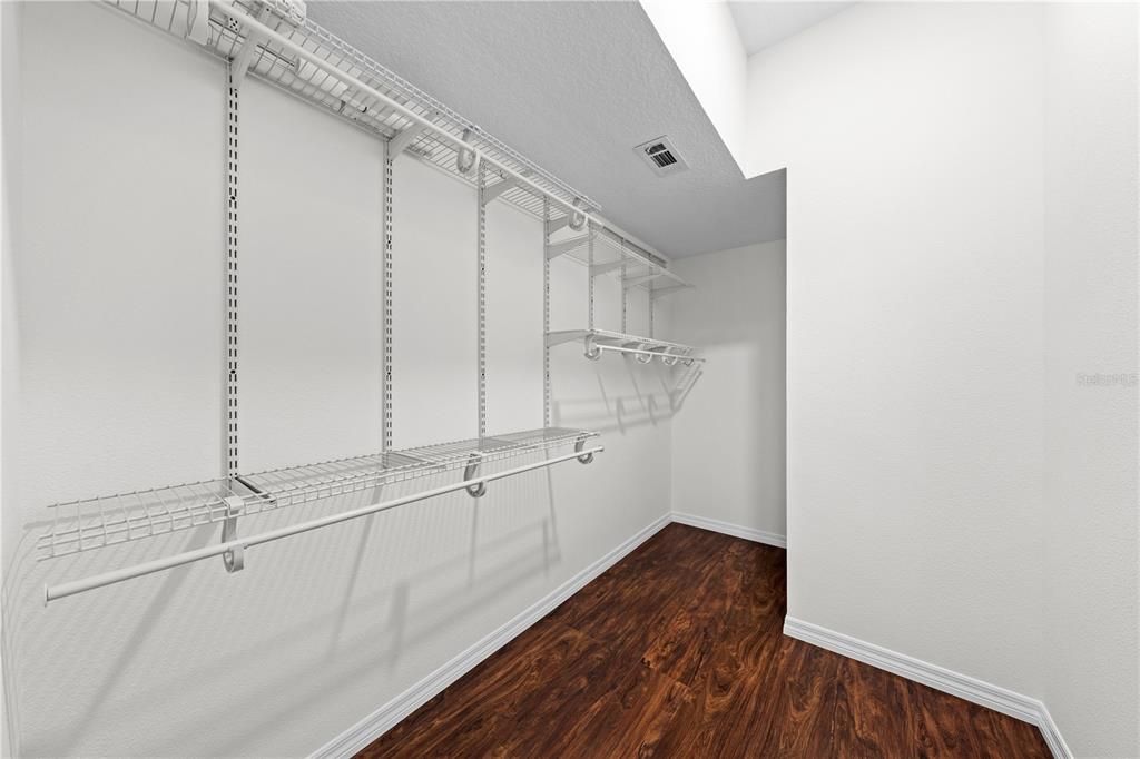 For Sale: $975,000 (6 beds, 6 baths, 3791 Square Feet)