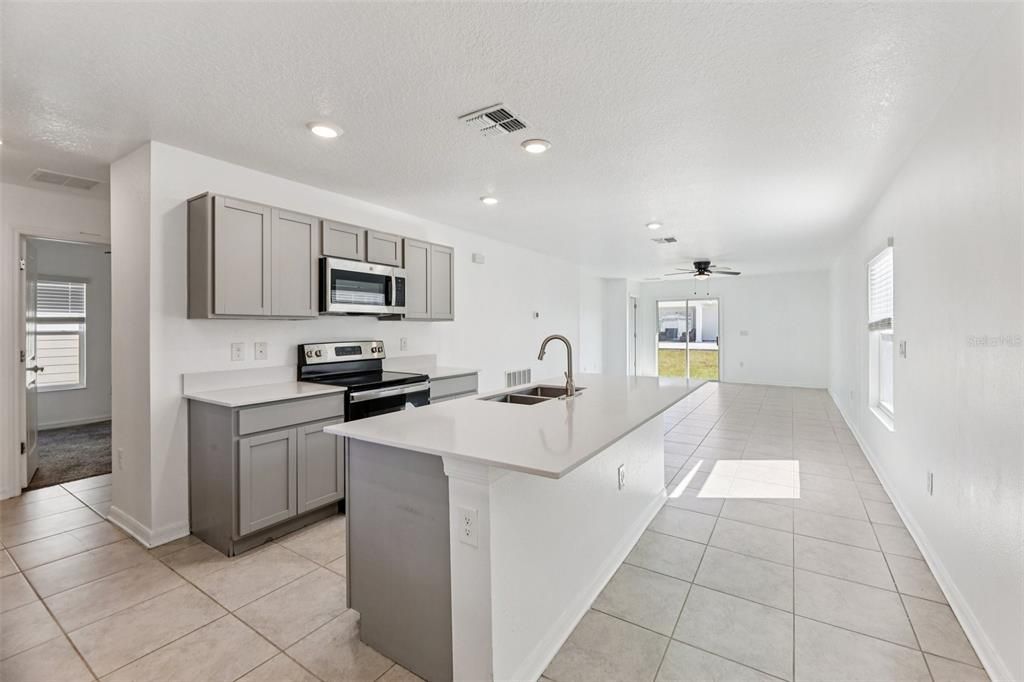 На продажу: $328,000 (3 спален, 2 ванн, 1260 Квадратных фут)