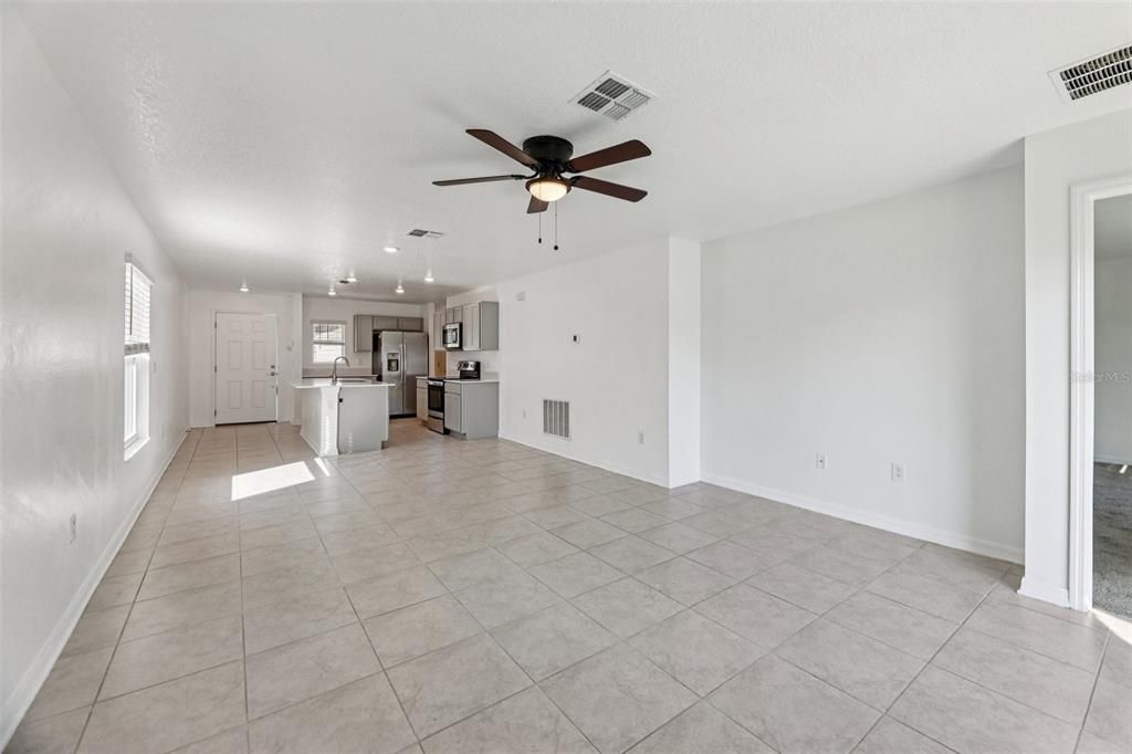 На продажу: $328,000 (3 спален, 2 ванн, 1260 Квадратных фут)