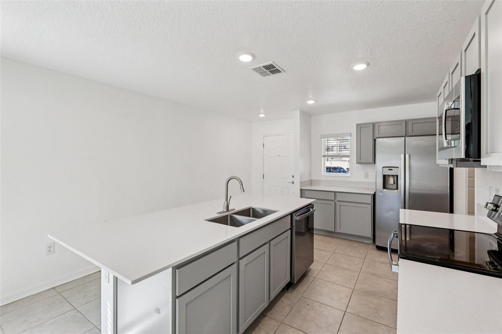 На продажу: $328,000 (3 спален, 2 ванн, 1260 Квадратных фут)