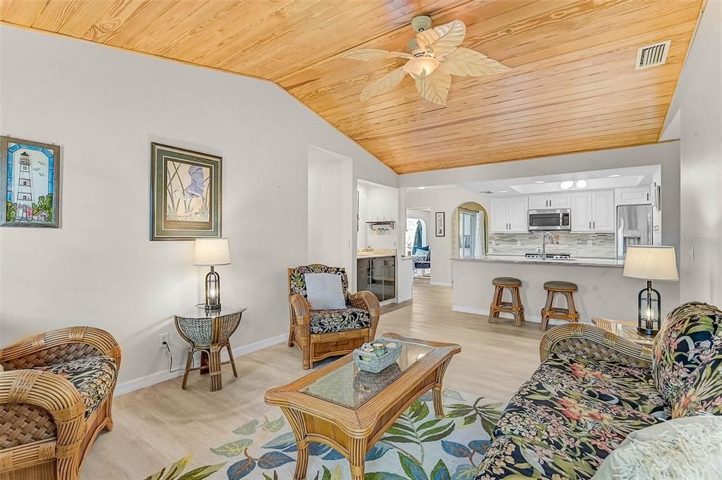 На продажу: $429,900 (3 спален, 2 ванн, 2078 Квадратных фут)