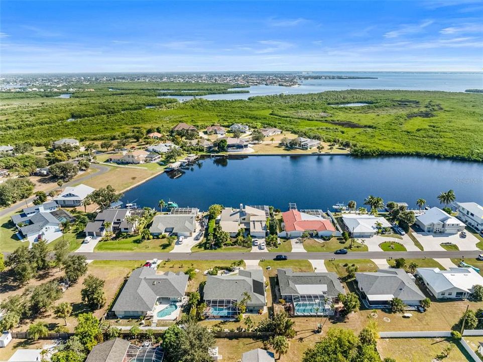 На продажу: $429,900 (3 спален, 2 ванн, 2078 Квадратных фут)