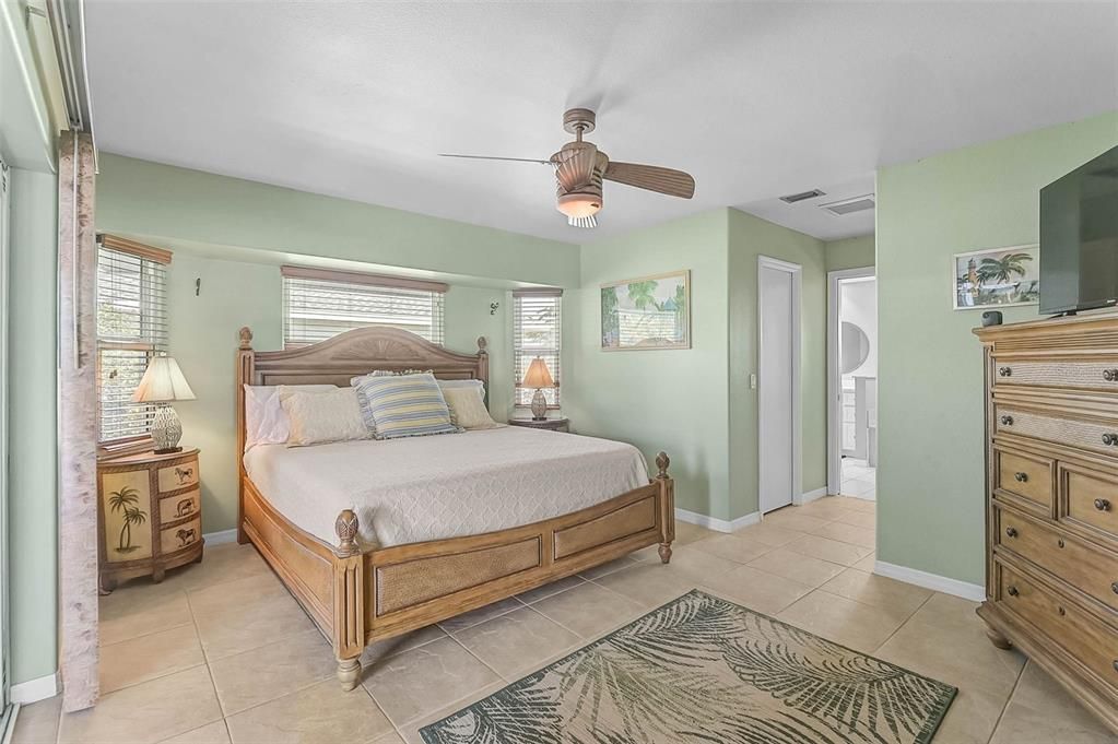 На продажу: $429,900 (3 спален, 2 ванн, 2078 Квадратных фут)