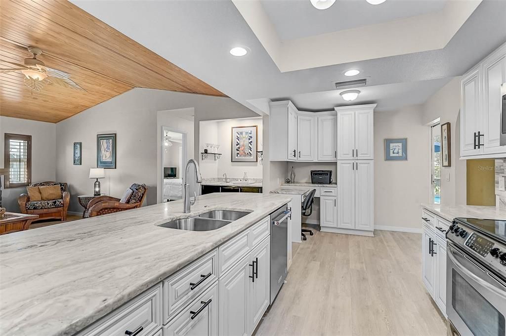 На продажу: $429,900 (3 спален, 2 ванн, 2078 Квадратных фут)