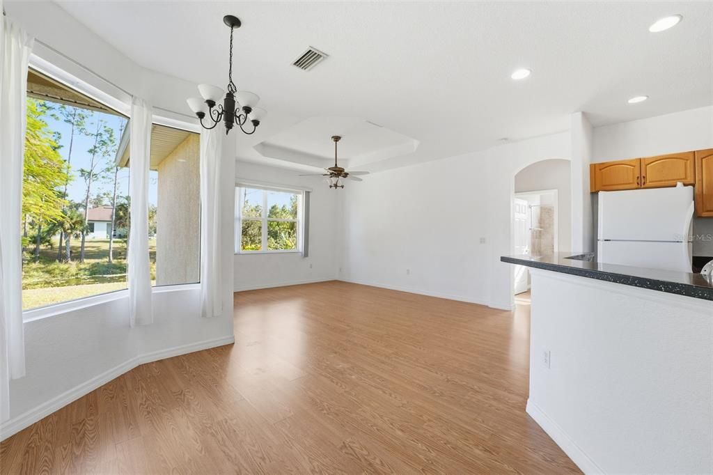 待售: $348,000 (3 贝兹, 2 浴室, 1978 平方英尺)