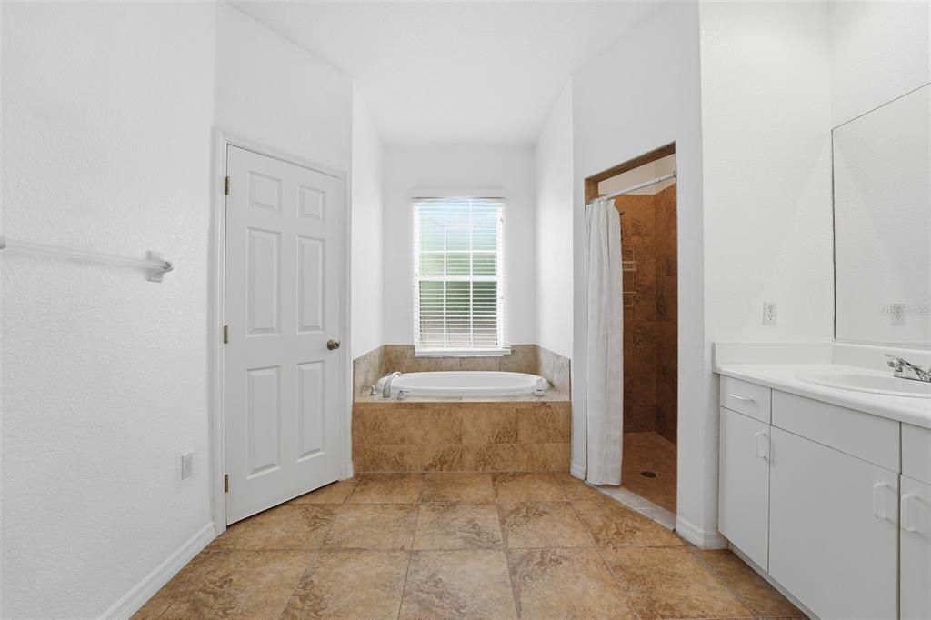 待售: $348,000 (3 贝兹, 2 浴室, 1978 平方英尺)