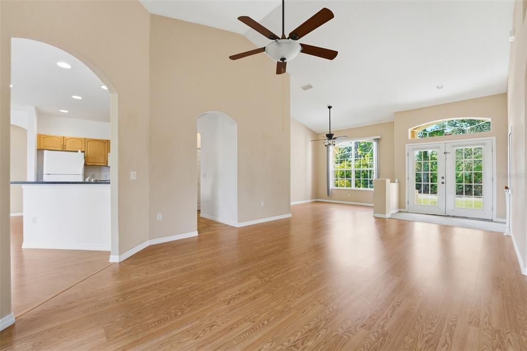 待售: $348,000 (3 贝兹, 2 浴室, 1978 平方英尺)