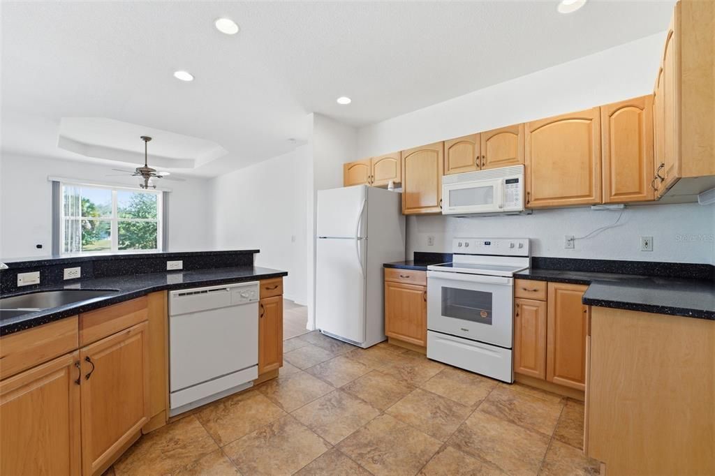 待售: $348,000 (3 贝兹, 2 浴室, 1978 平方英尺)